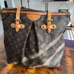 LV Palermo large bag 
Don’t ask if real . It’s not real